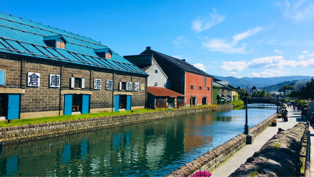 Photo of Otaru canal in summer with blue skies overhead