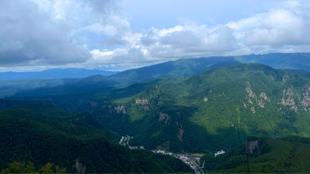 Flip Japan photo of the view from the Sounkyo ropeway in Daisetsuzan National Park