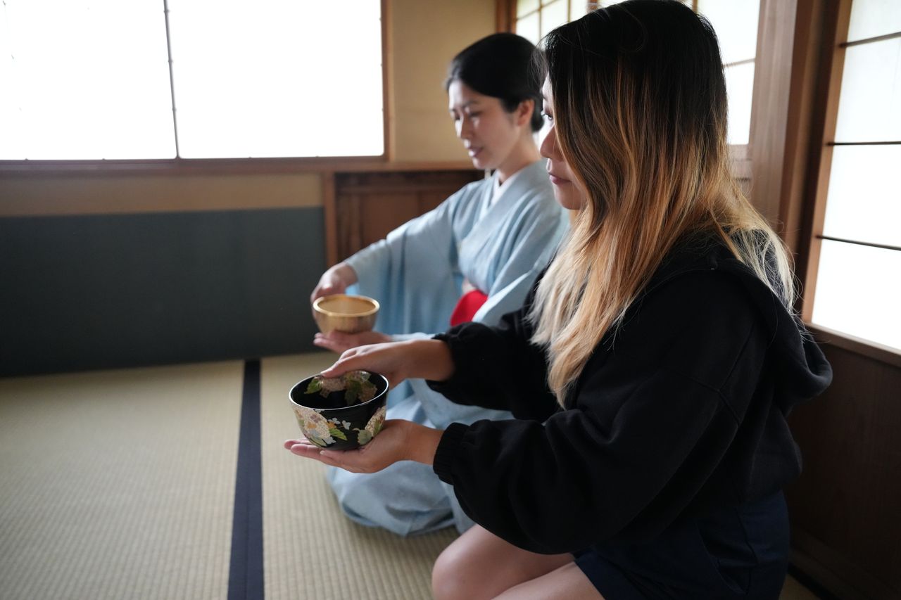 Practice A participant carefully practises what she's learned