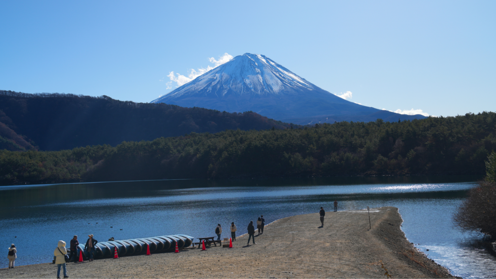 Flip Japan photo of Mount Fuji across Kawaguchiko Lake