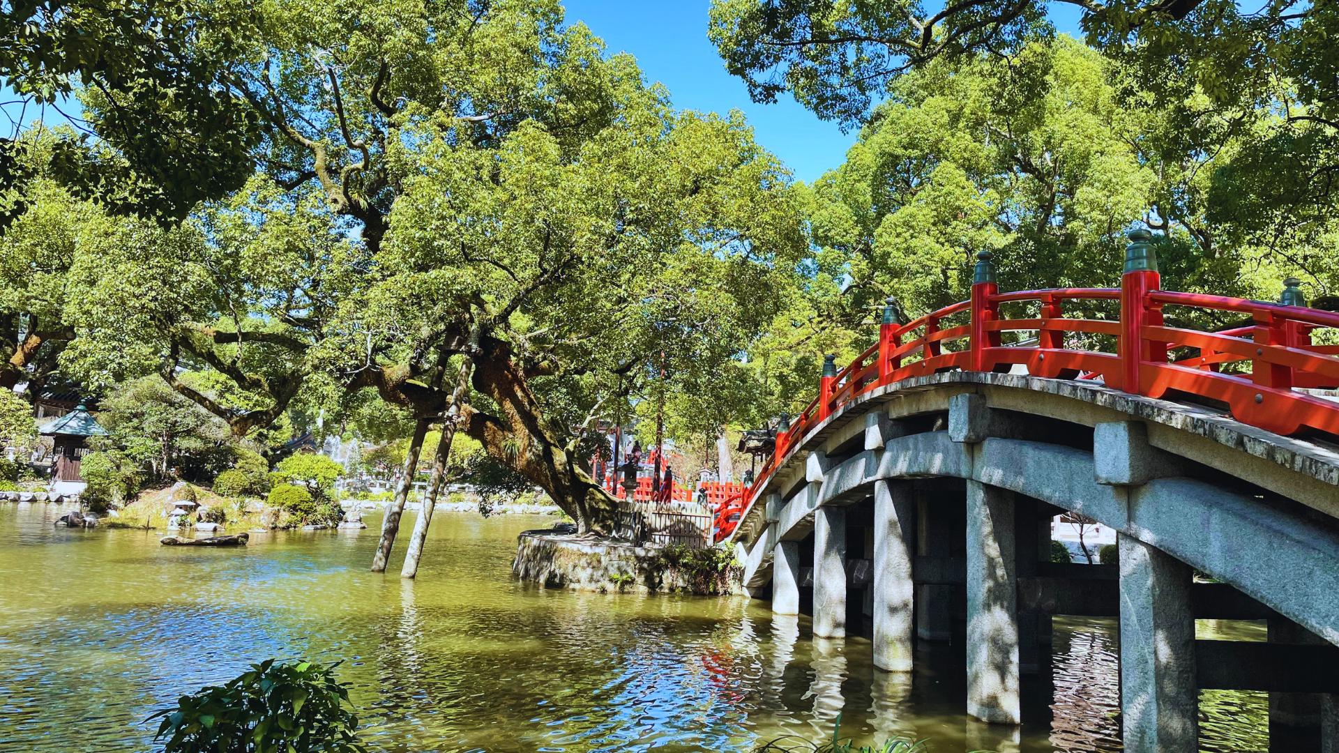 Flip Japan Fukuoka Day Trips: Header Flip Japan photo of an arcing red bridge in Dazaifu Tenmangu