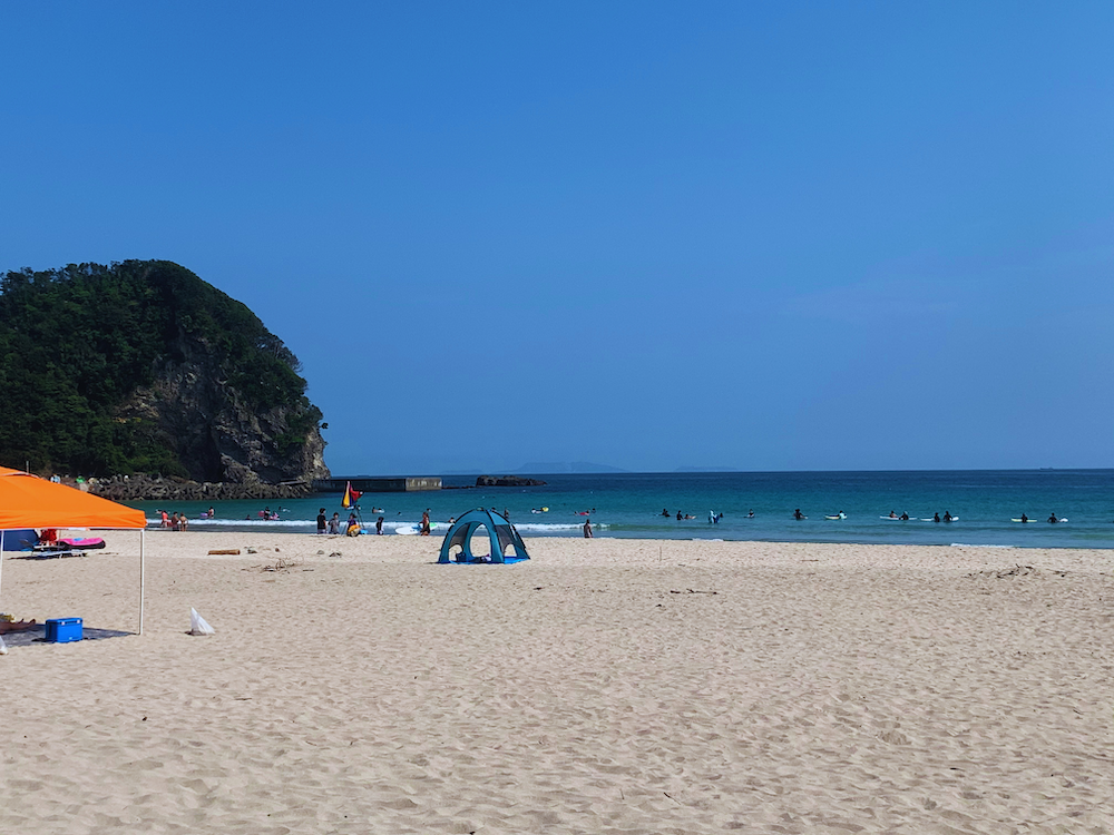 White sandy beaches and blue ocean and skies at Tatadohama Beach in Shimoda, Izu prefecture.