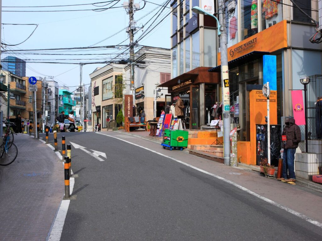 A Classic Tokyo Autumn Walk (From Gaien’s Ginkgos to Yoyogi Park)